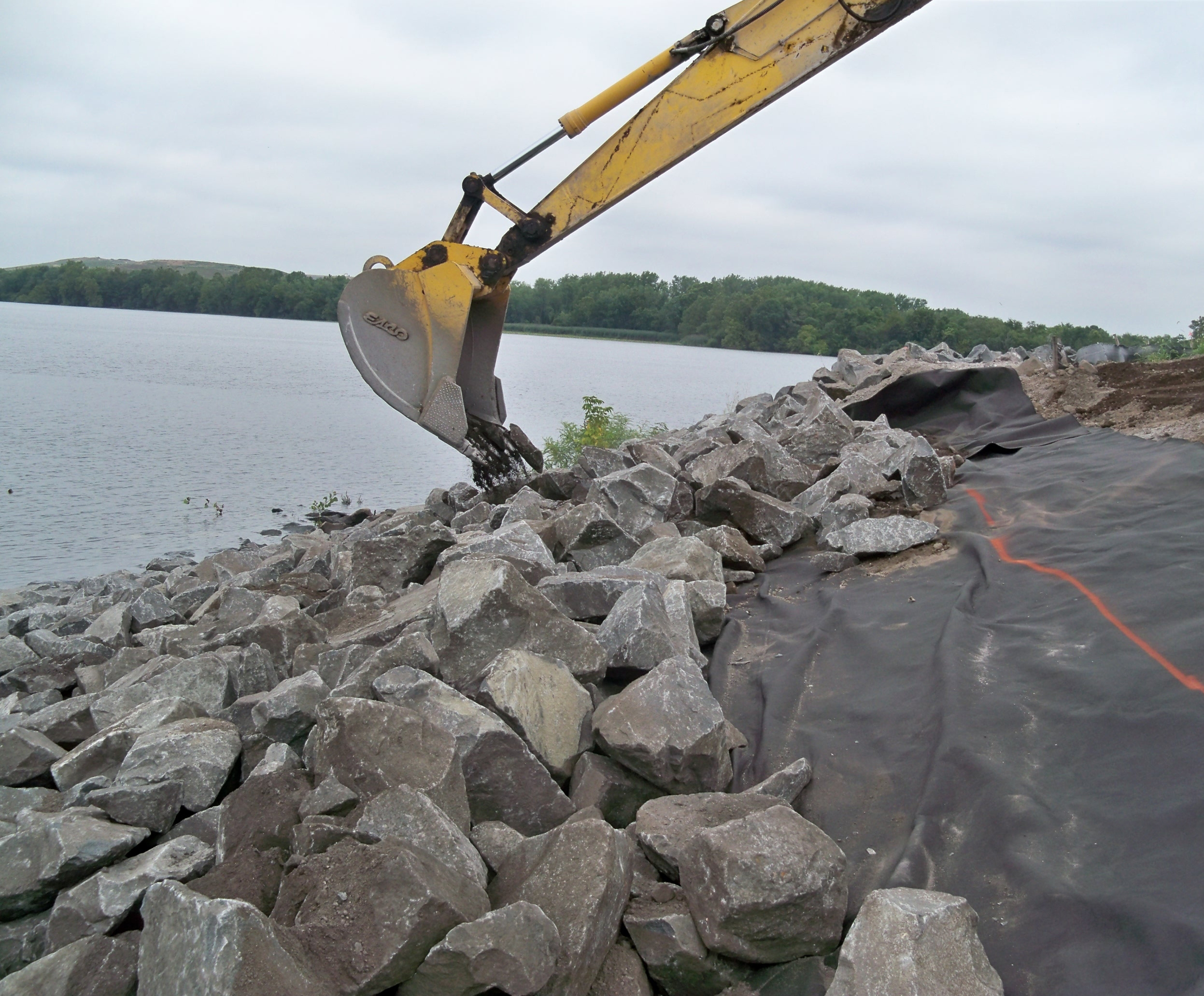Comparing Ground Stabilization Fabric: Woven VS Nonwoven